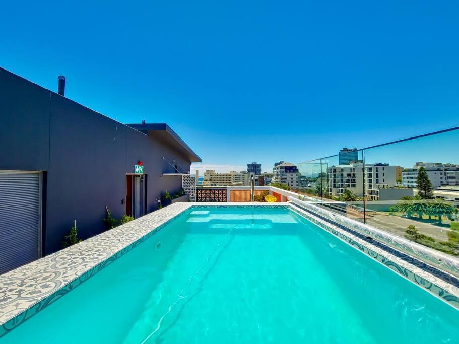 Private Unit, Seapoint.